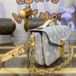 Louis Vuitton Pochette Metis East West M12429 Gray